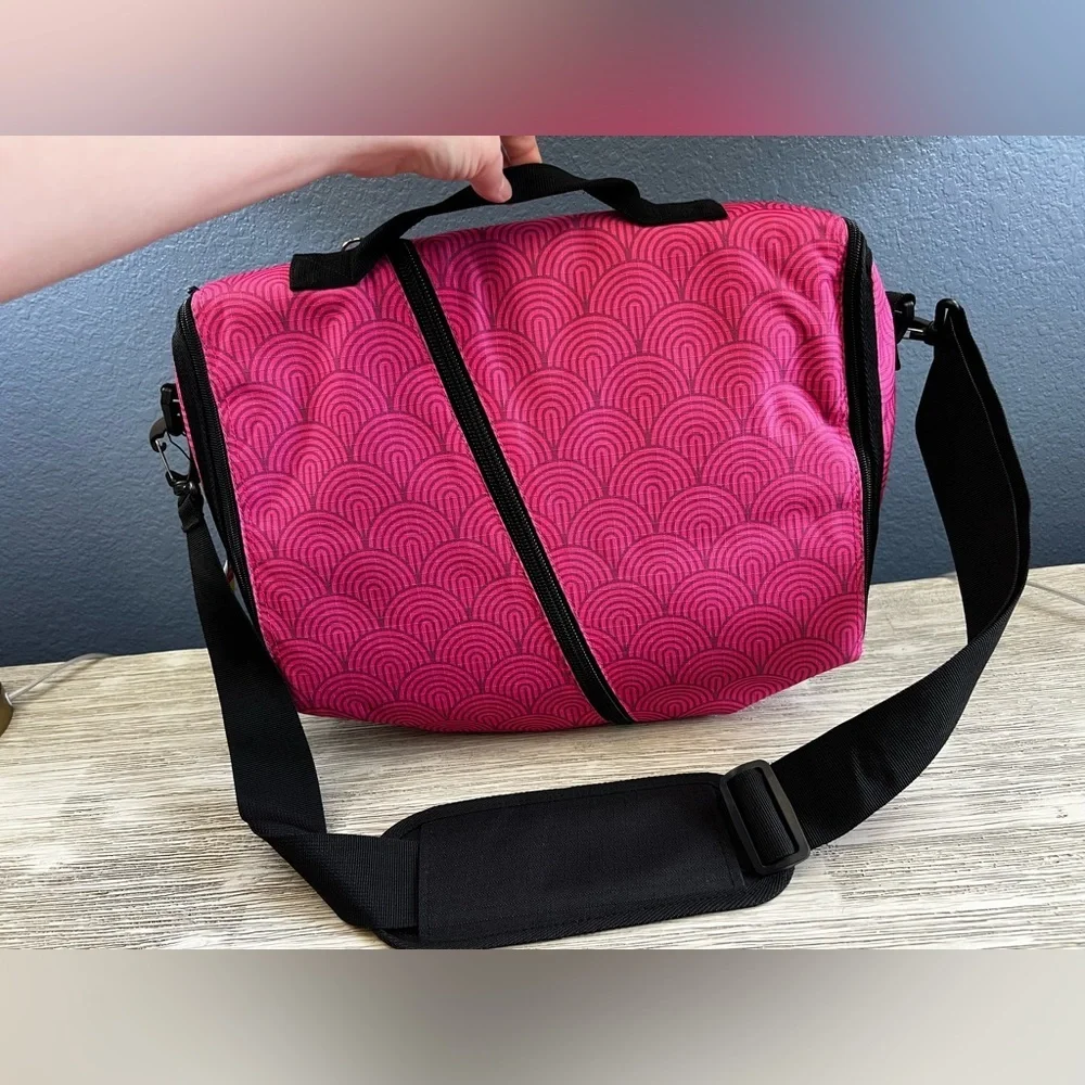 🆕 ZipIt Pink Reversible Laptop Messenger Bag